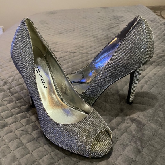 #ShoeCraze - Picture 3 of 8